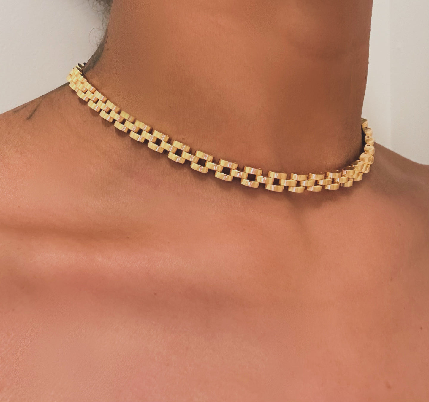 Gold rolli choker