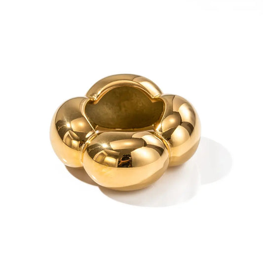 Golden clover ring